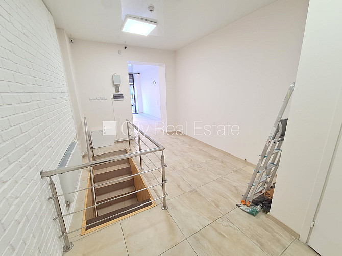 Земля в собственности, фасадный дом, реновированный дом, вход с улицы, окна Рига - изображение 13