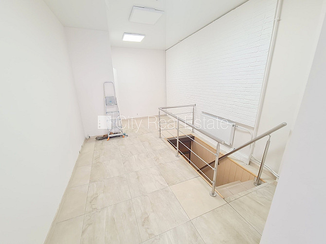 Земля в собственности, фасадный дом, реновированный дом, вход с улицы, окна Рига - изображение 14