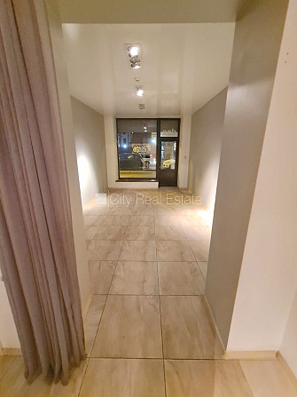 Земля в собственности, фасадный дом, реновированный дом, вход с улицы, окна Рига - изображение 10