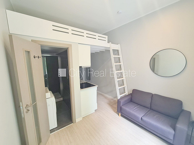 Здание во дворе, реновированный дом, закрытый двор, вход с улицы и со двора, Рига - изображение 4