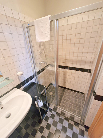 Fasādes māja, ieeja no ielas, ir lifts, guļamistabu skaits 1 gab., augstie griesti, gāzes Rīga - foto 16