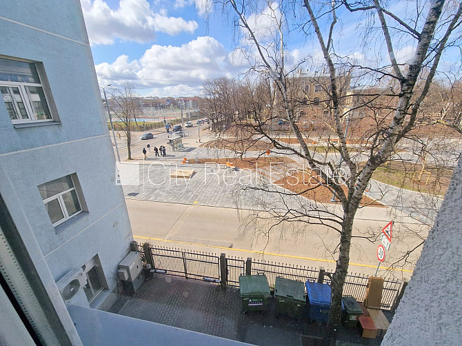 Здание во дворе, реновированный дом, закрытый двор, вход со двора, лестничная Рига - изображение 9