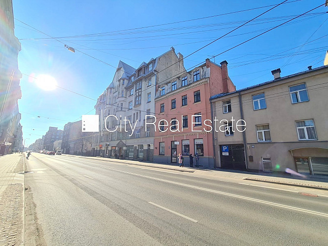 Фасадный дом, реновированный дом, закрытый двор, вход с улицы и со двора, Рига - изображение 15