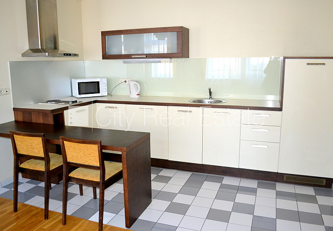 Fasādes māja, renovēta māja, ieeja no ielas, ir lifts, kāpņu telpa pēc kapitālā remonta, Rīga - foto 3