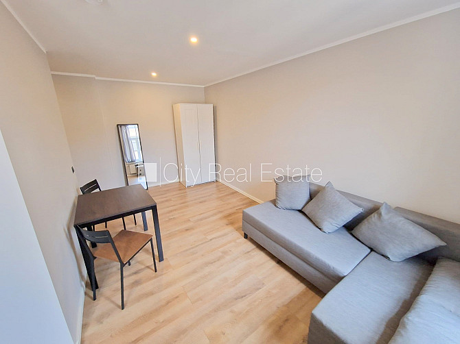 Здание во дворе, реновированный дом, закрытый двор, вход с улицы и со двора, Рига - изображение 11