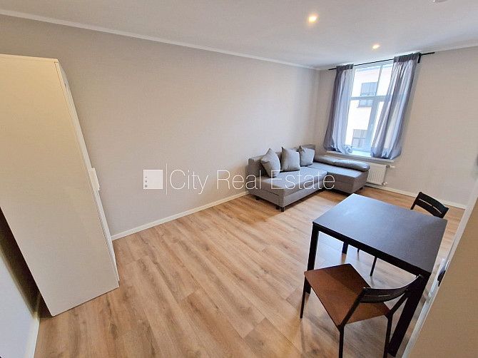 Здание во дворе, реновированный дом, закрытый двор, вход с улицы и со двора, Рига - изображение 6