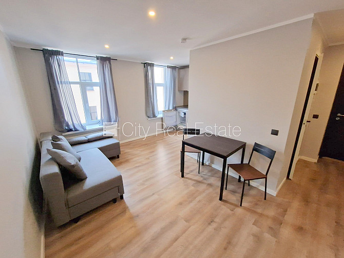 Здание во дворе, реновированный дом, закрытый двор, вход с улицы и со двора, Рига - изображение 2