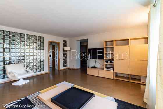 Реновированный дом, благоустроенная озеленённая территория, закрытая Юрмала