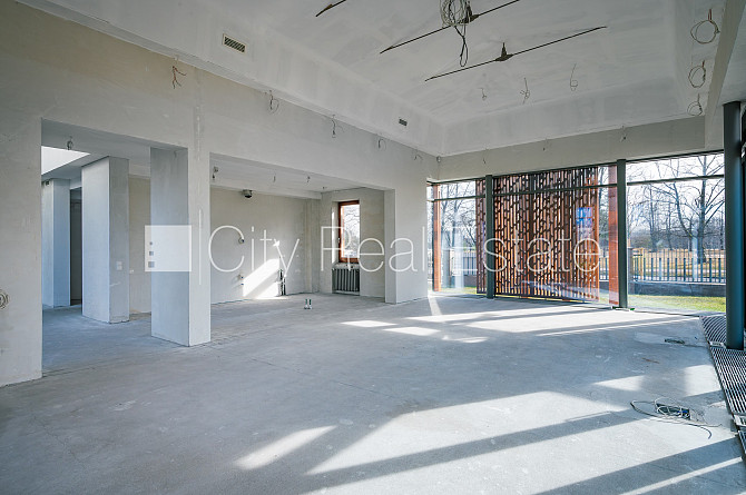 Частный дом, благоустроенная озеленённая территория, подъездная дорога покрыта Рига - изображение 8