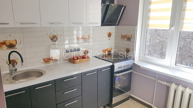 Фасадный дом, вход со двора, лестничная клетка после косметического ремонта, Рига - изображение 2