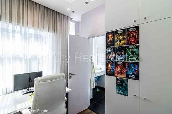 Дом во дворе, закрытый двор, возможность аренды парковки, стоянка на территории Rīga