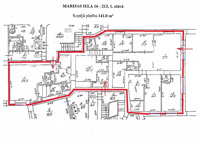 Дом во дворе, реновированный дом, кирпичные стены, фасад с декоративной Рига - изображение 19
