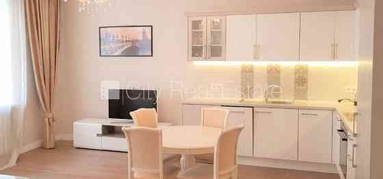 Проект - Residence Lumiere (Ресиденце Лумиере), фасадный дом, реновированный дом, вход с Rīga