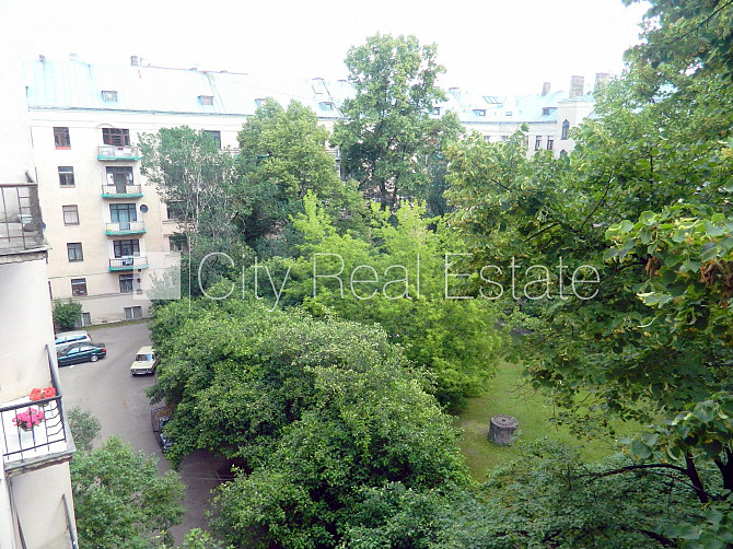 Fasādes māja, restaurēta māja, slēgts pagalms, bezmaksas stāvvieta pagalmā, kāpņu telpa Rīga - foto 14