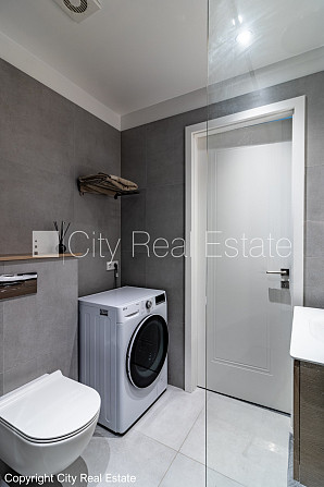 Jaunceltne, energo efektīva māja, labiekārtota apzaļumota teritorija, pagalmā bērnu spēļu Rīga - foto 13