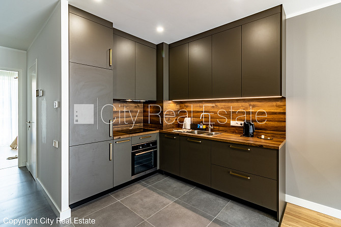 Jaunceltne, energo efektīva māja, labiekārtota apzaļumota teritorija, pagalmā bērnu spēļu Rīga - foto 1