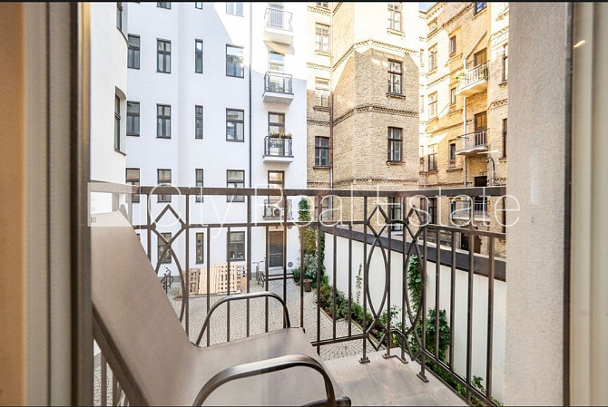 Renovēta māja, labiekārtots apzaļumots pagalms, slēgts pagalms, ir lifts, balkons, logi Rīga - foto 14