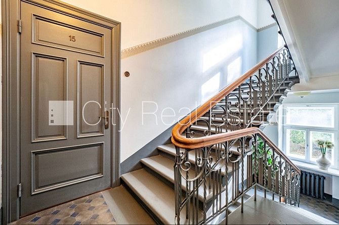 Renovēta māja, labiekārtots apzaļumots pagalms, slēgts pagalms, ir lifts, balkons, logi Rīga - foto 15