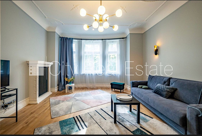 Renovēta māja, labiekārtots apzaļumots pagalms, slēgts pagalms, ir lifts, balkons, logi Rīga - foto 1