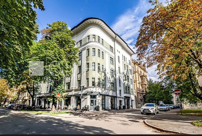 Renovēta māja, labiekārtots apzaļumots pagalms, slēgts pagalms, ir lifts, balkons, logi Rīga - foto 17