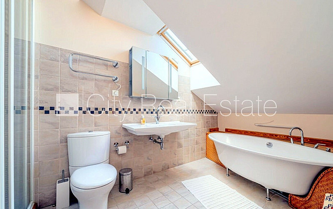 Zeme īpašumā, fasādes māja, renovēta māja, labiekārtota apzaļumota teritorija, bruģēts Rīga - foto 12