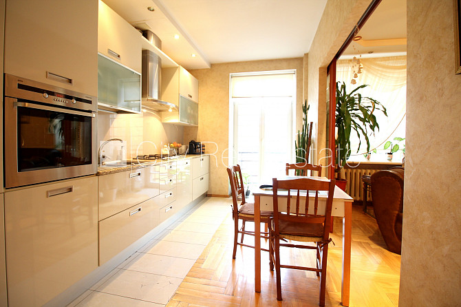 Zeme īpašumā, fasādes māja, ķieģeļu mūra sienas, slēgts pagalms, teritorijas iebrauktuves Rīga - foto 6