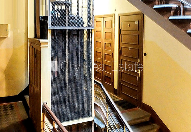 Zeme īpašumā, fasādes māja, ķieģeļu mūra sienas, slēgts pagalms, teritorijas iebrauktuves Rīga - foto 18