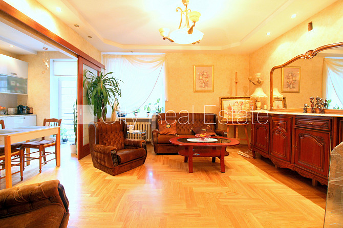 Zeme īpašumā, fasādes māja, ķieģeļu mūra sienas, slēgts pagalms, teritorijas iebrauktuves Rīga - foto 2