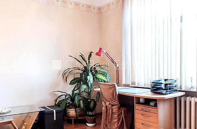 Zeme īpašumā, fasādes māja, ķieģeļu mūra sienas, slēgts pagalms, teritorijas iebrauktuves Rīga - foto 15