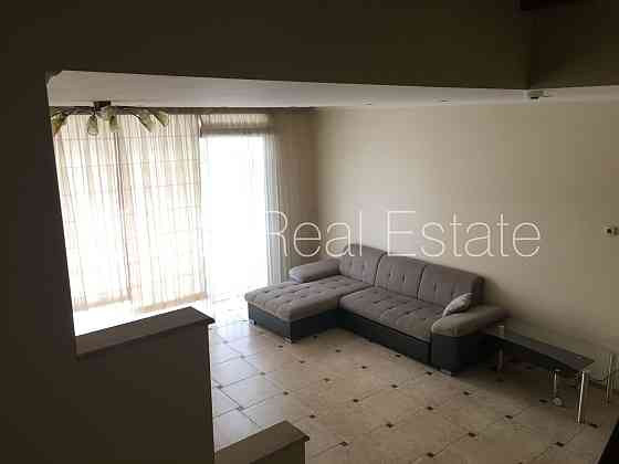 Рядный дом, благоустроенный озеленённый двор, закрытая территория, въездные Юрмала