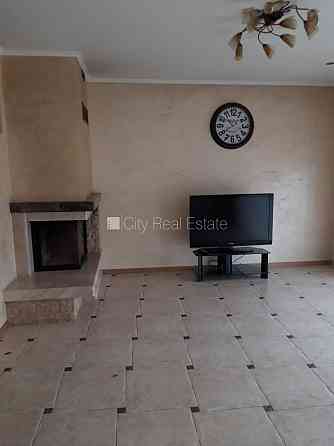 Рядный дом, благоустроенный озеленённый двор, закрытая территория, въездные Юрмала