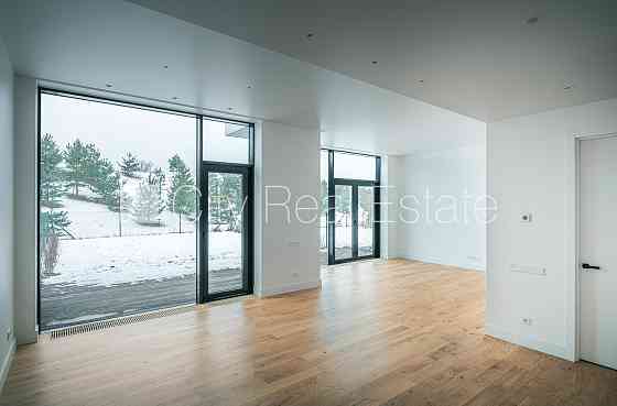 Рядный дом, новостройка, благоустроенная озеленённая территория, въездные Рига