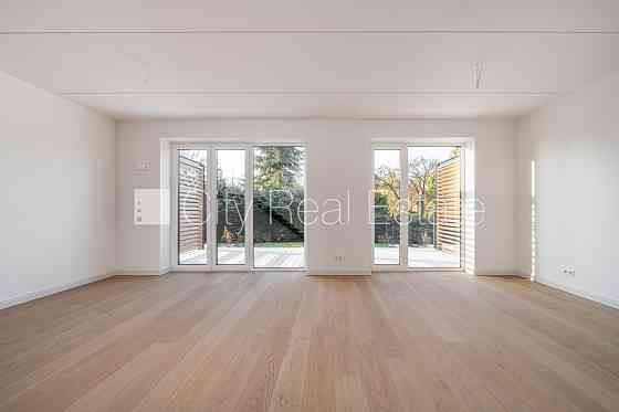 Рядный дом, благоустроенная озеленённая территория, закрытая территория, место Рига