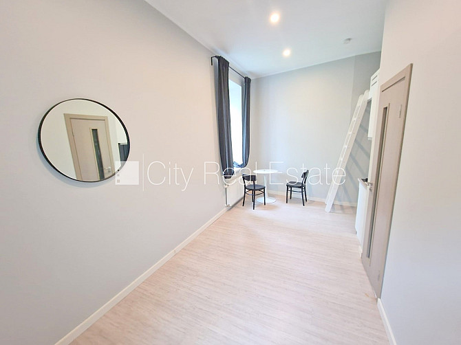 Здание во дворе, реновированный дом, закрытый двор, вход со двора, лестничная Рига - изображение 6