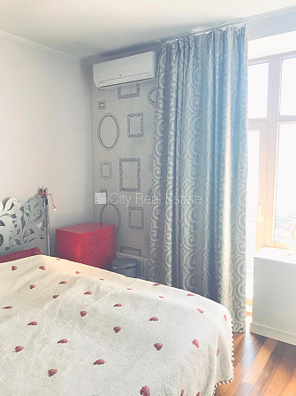 Фасадный дом, закрытый двор, место для машины, вход с улицы, лестничная клетка Рига - изображение 20