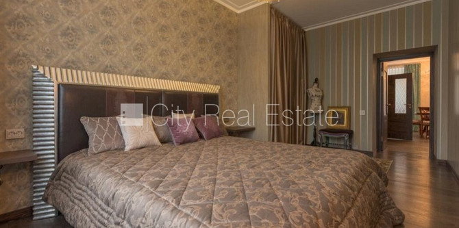 Zaļā teritorija, logi vērsti mājas abās pusēs, istabas izolētas, studio tipa, virtuve Rīga - foto 13