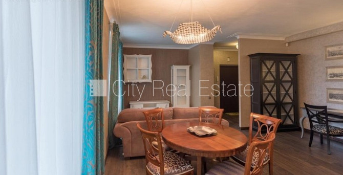 Zaļā teritorija, logi vērsti mājas abās pusēs, istabas izolētas, studio tipa, virtuve Rīga - foto 7