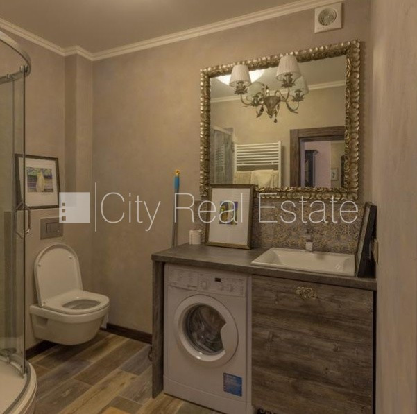 Zaļā teritorija, logi vērsti mājas abās pusēs, istabas izolētas, studio tipa, virtuve Rīga - foto 15