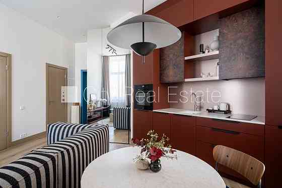 Проект - Place 4, фасадный дом, реновированный дом, лифт, лестничная клетка после Рига