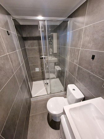 Фасадный дом, реновированный дом, закрытый двор, вход с улицы, лестничная клетка Рига - изображение 18