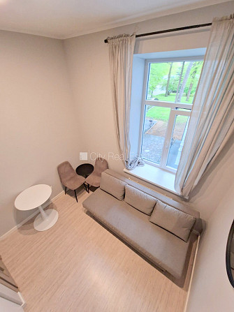 Фасадный дом, реновированный дом, закрытый двор, вход с улицы, лестничная клетка Рига - изображение 6