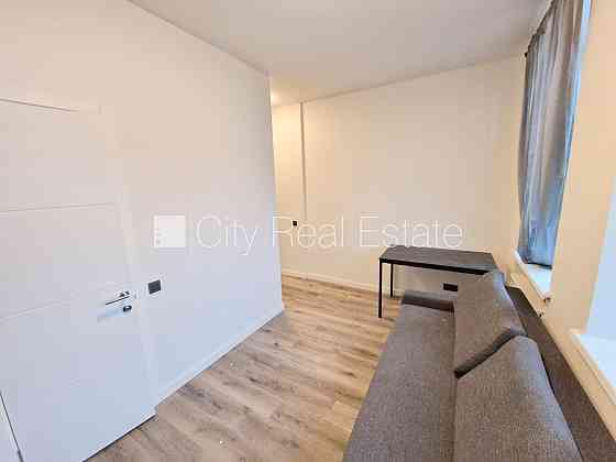 Здание во дворе, реновированный дом, закрытый двор, охраняемый двор, вход с улицы Rīga