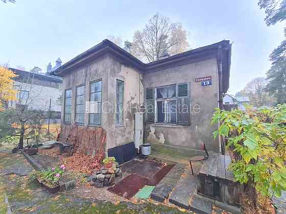 Земля в собственности, частный дом, металическое покрытие крыши, благоустроенная Юрмала