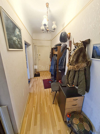 Zeme īpašumā, fasādes māja, slēgts pagalms, vieta automašīnai, ieeja no pagalma, kāpņu Rīga - foto 10