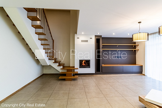 Рядный дом, благоустроенная озеленённая территория, подъездная дорога покрыта Юрмала - изображение 2