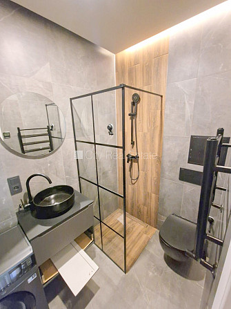 Фасадный дом, реновированный дом, закрытый двор, вход с улицы и со двора, Рига - изображение 4