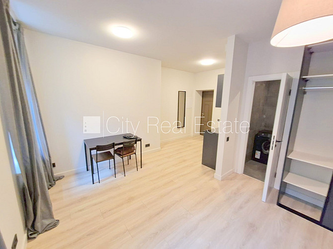 Фасадный дом, реновированный дом, закрытый двор, вход с улицы и со двора, Рига - изображение 12