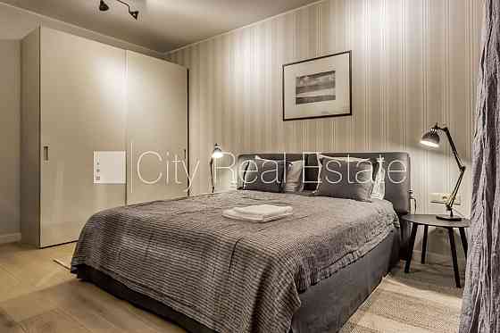 Новостройка, благоустроенный озеленённый двор, место для машины, подземная Юрмала