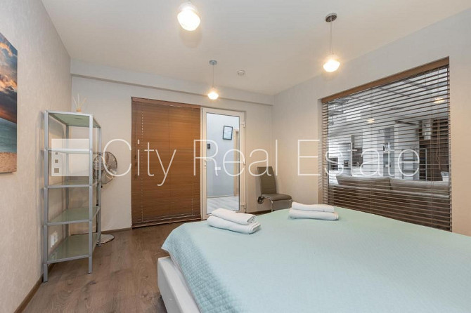 Фасадный дом, вход с улицы, лестничная клетка после капитального ремонта, Рига - изображение 16