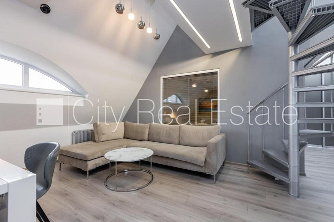 Фасадный дом, вход с улицы, лестничная клетка после капитального ремонта, Рига - изображение 7